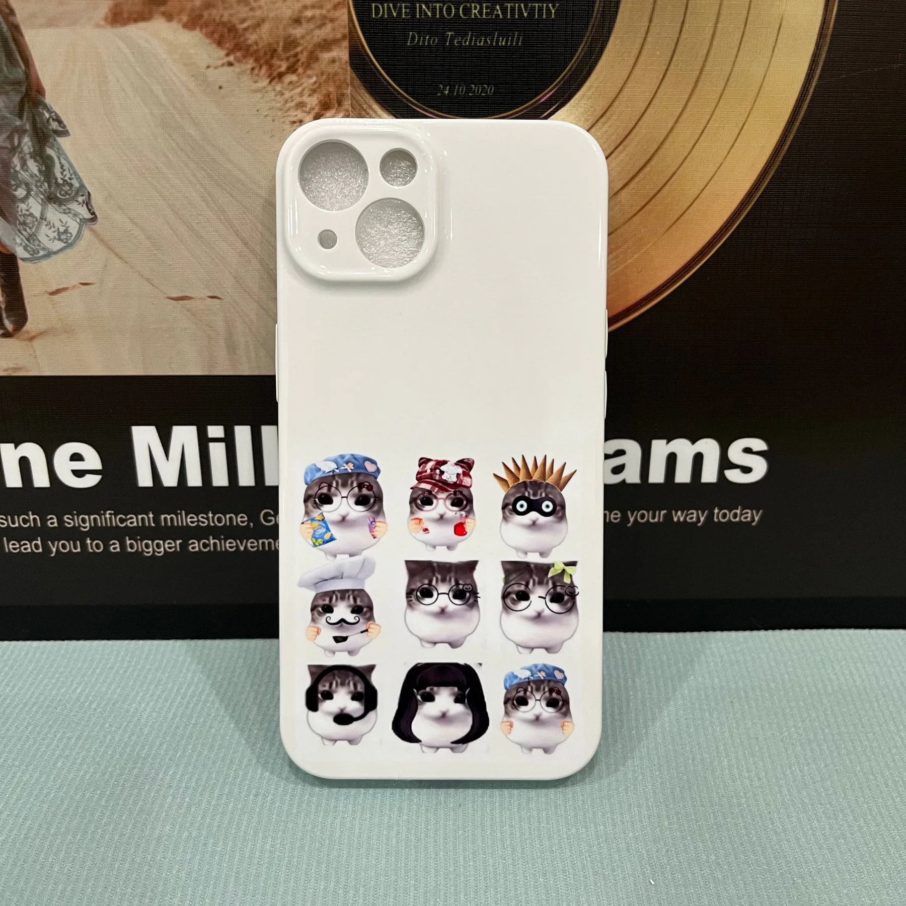 Crunchy Triangle Cat Series Phone Case